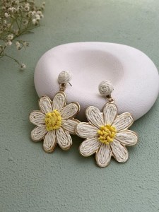 گوشواره رافیا طرح بابونه کد E104