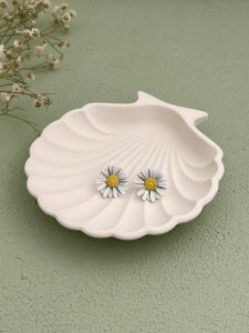 گوشواره سیلیکون طرح بابونه کد E111