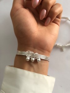 دستبند زنانه آبکاری نقره طرح گوی کد B130 دستبند زنانه آبکاری نقره طرح گوی کد B130