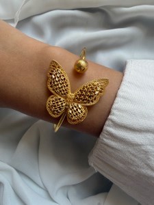 دستبند زنانه طرح پروانه و گوی کد B136