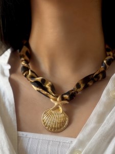 گردنبند زنانه پارچه ای طرح پلنگی N132