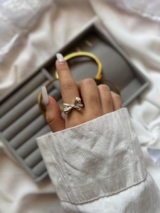 انگشتر زنانه آبکاری نقره طرح پاپیون کد R135